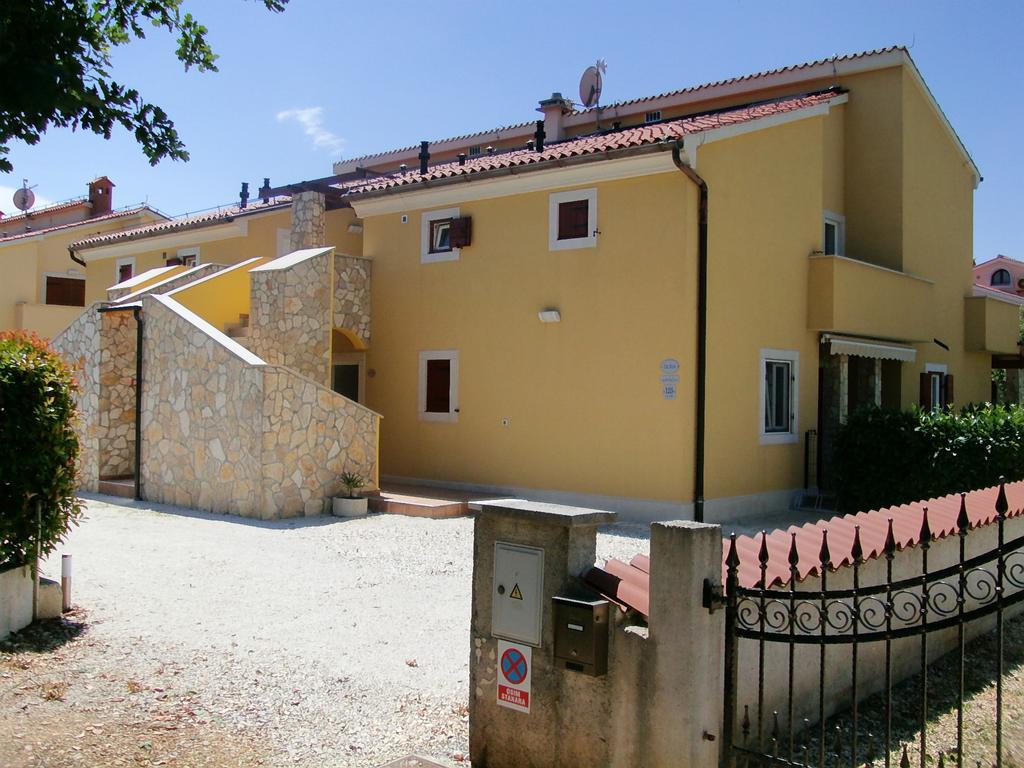 Oliva Holiday Apartment Banjole Exterior foto